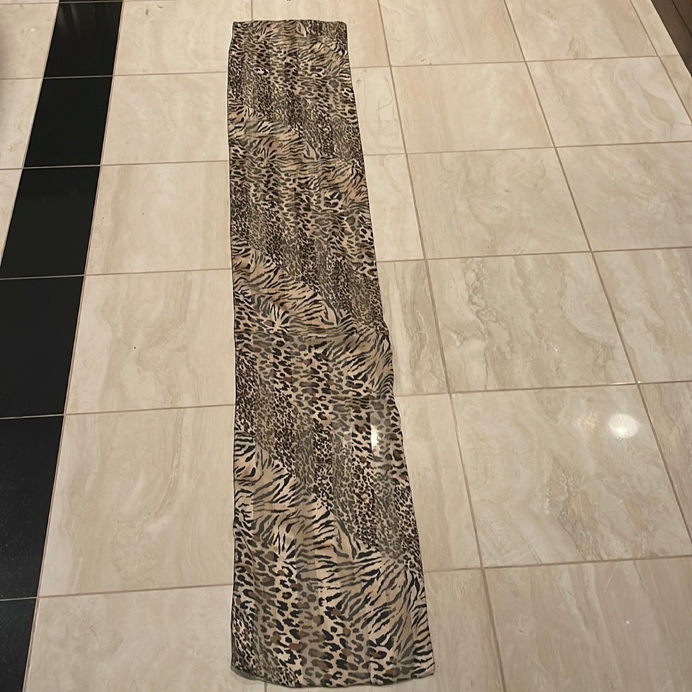 EUC Classic Rectangular Animal Print Scarf - Picture 3 of 3